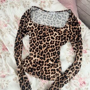 Chic Leopard Long Sleeve Top